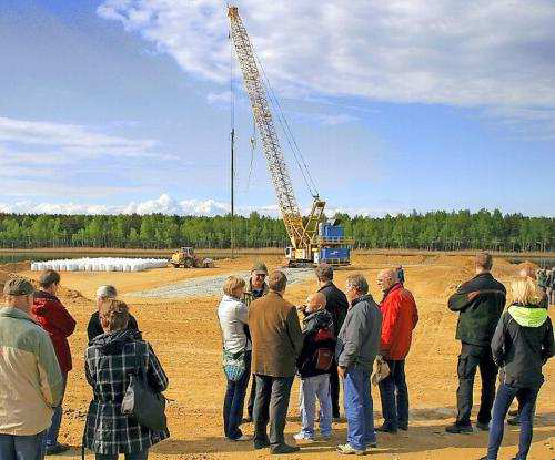 Hosena_ Neuer Stützdamm im Heiderestloch schützt Hosena __ lr-online_1_web